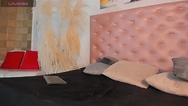 chiaramoretti (T teen) - show dildo ♥