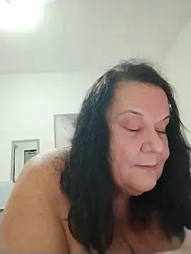 YayaMineira live cam on StripChat