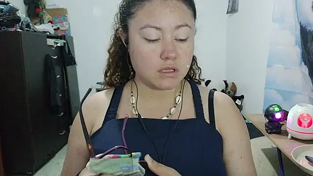 curly_greeneyed