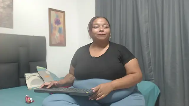 Doll_rihana live cam on StripChat