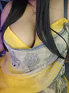 Curvy_Pooja
