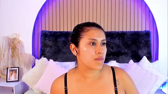 Karlagonzales_ live cam on StripChat