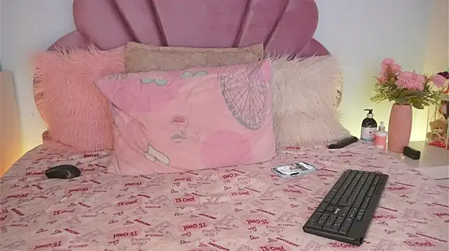 KendalEvanz live cam on StripChat