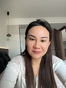Yioyio-666 live cam on StripChat