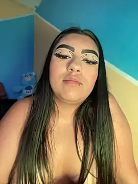 Laulin_TayyyX webcam