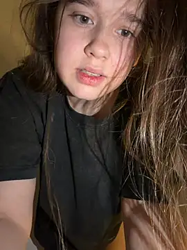 HornyGirlH live cam on StripChat