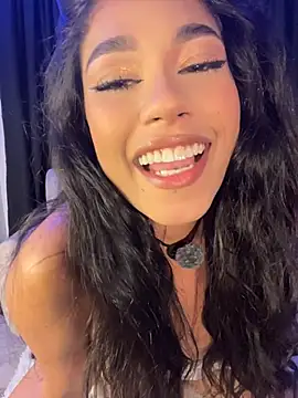Camilalondono22 live cam on StripChat