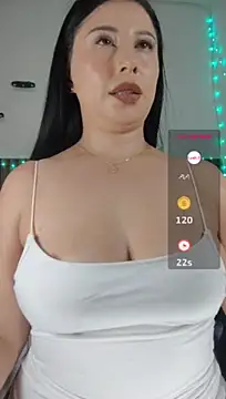 Emma_Hotkiss