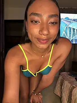 Mia-Lorette live cam on StripChat