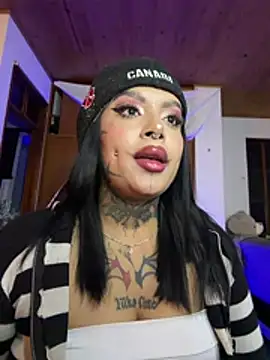 LauriInk1 live cam on StripChat