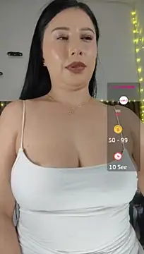 Emma_Hotkiss