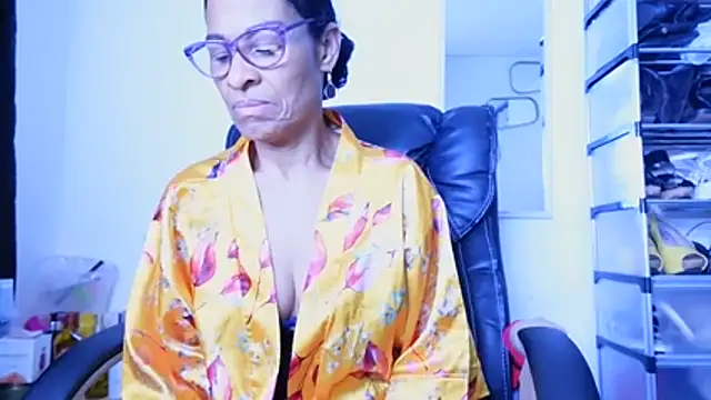 Aries_Mature live sex cam