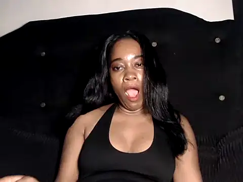 Cattaleen live cam on StripChat