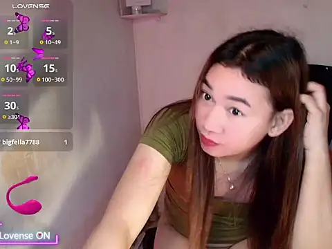 LovelyCum101 webcam