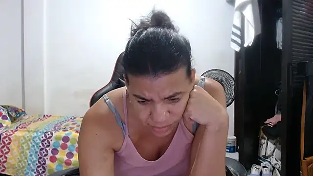 Adriana_0312 live cam on StripChat