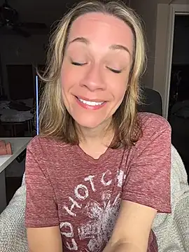 edendelilah1 (F milf) - Lotion on TIts