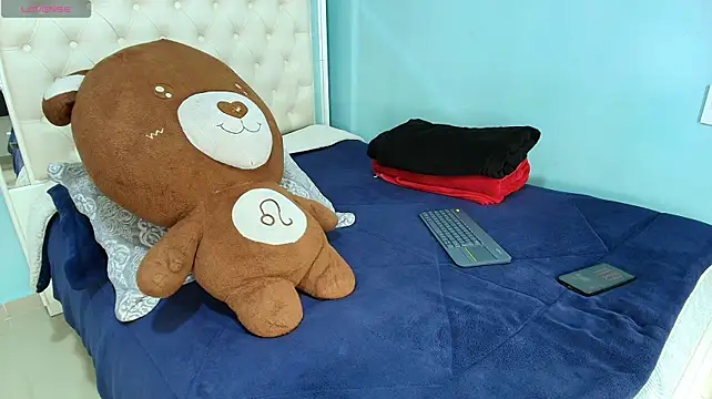 horny_steven_room