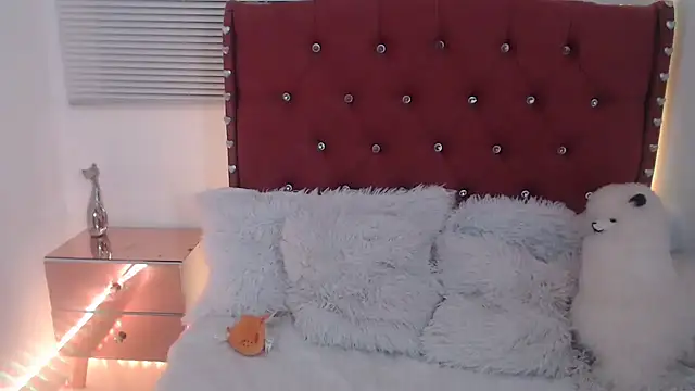 karla_bigarango live cam on StripChat