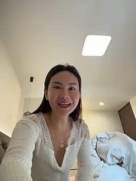 Yioyio-666 live cam on StripChat