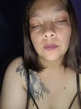 CurvyMilen live cam on StripChat