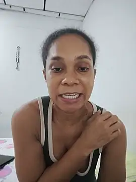 AstridMonroee live cam on StripChat