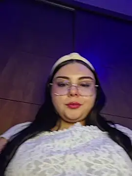 Julieth88_ live cam on StripChat