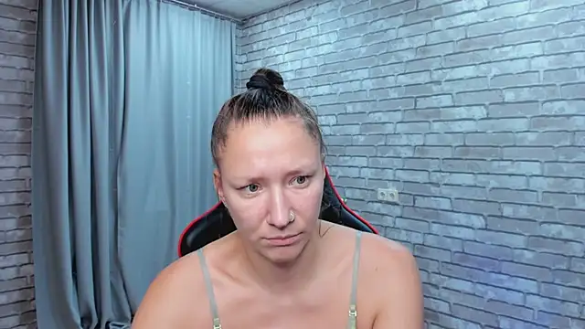 SarahCoksss live cam on StripChat