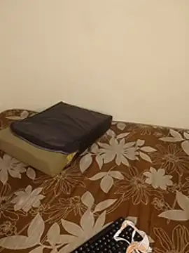 Petitte_gyaal_ webcam