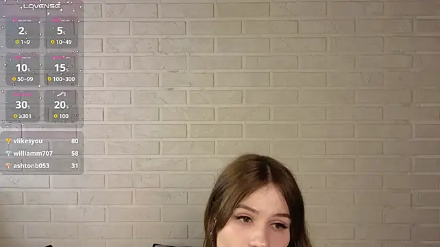KiraMooon live cam on StripChat