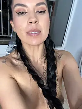 lexa_queen (F milf) - Naked and fingers in pussy