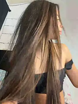 Milleradhara24 live cam on StripChat