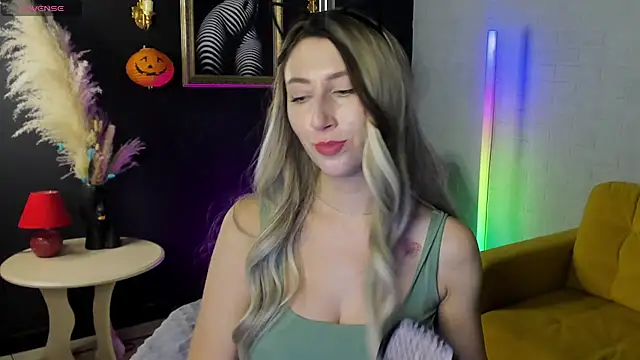 LunaSn0w1 live cam on StripChat