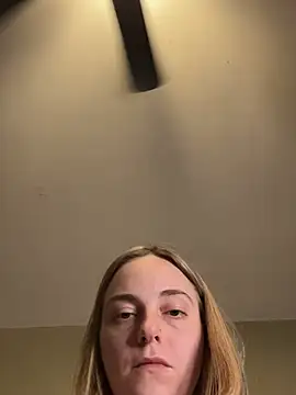 jaseyrae (F young) - Full body nude flash