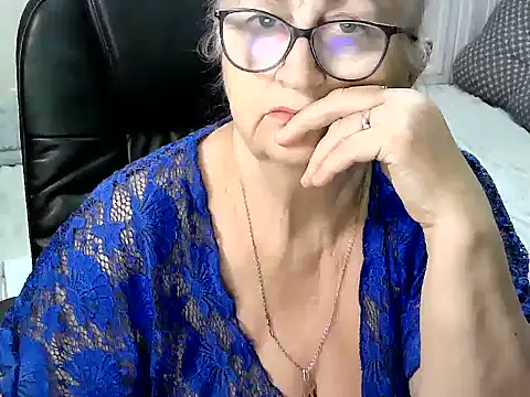 LolkaAlyss live cam on StripChat