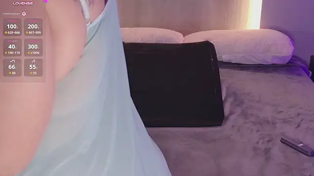 emmajohnss live cam on StripChat