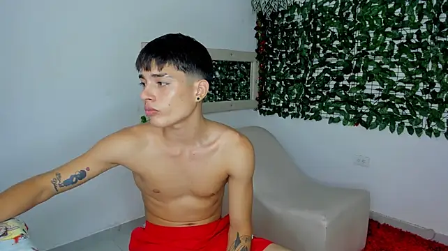 the_beby_guy (M twink) - show dick