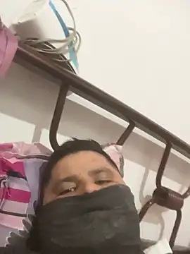 Yetusfierro live cam on StripChat
