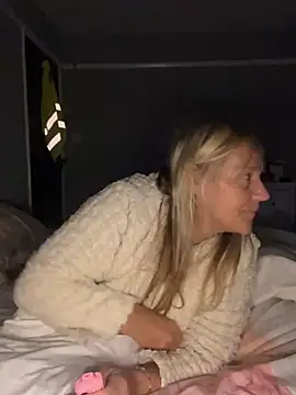 Blondnboujee53