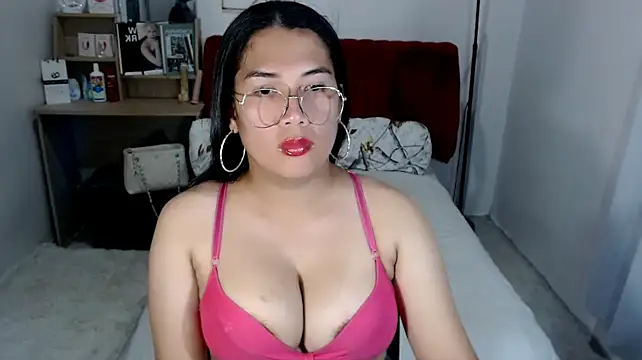 hugecockpaula