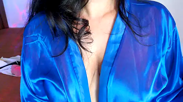 BeautyPriya live cam on StripChat