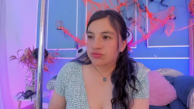 TaraTaylorr live cam on StripChat