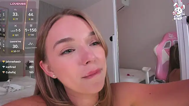 VirginChloe live cam on StripChat