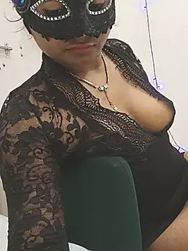 DIRTYSECRET_QUEEN_07