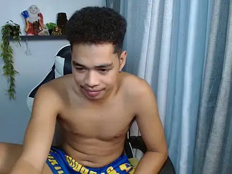 curlyasian_njxx
