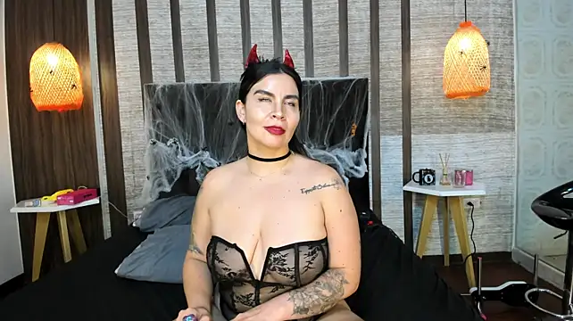 Hannah_Cross