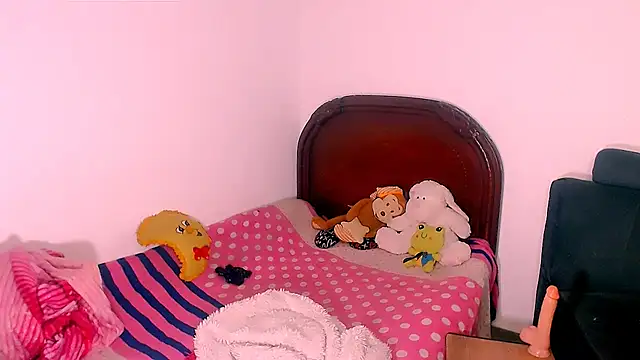 Vaioleth_two_ts live cam on StripChat