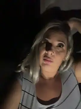 lindinha-sexy live cam on StripChat