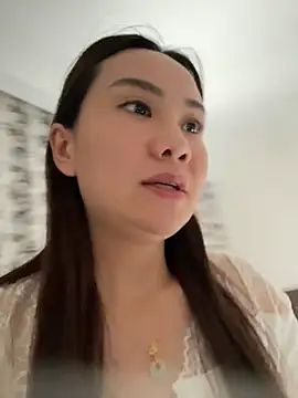 Yioyio-666 live cam on StripChat