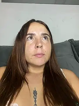 BrunaMendees Live Webcam on Stripchat
