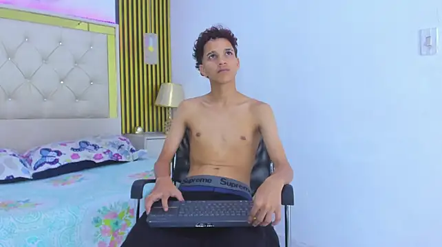 JustinSecret live sex cam